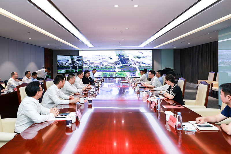 合肥市蜀山區委副書記、區長楊森一行深入新華控股集團調研指導！