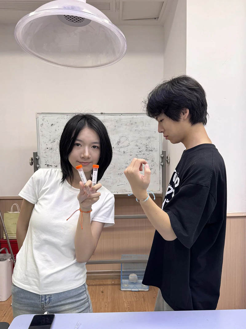 【科學遇見藝術】新華學子用DNA打造“基因手環”